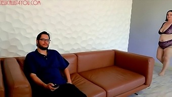 Fundul Mare Al Mamei Prezentat Într-Un Teaser De Înaltă Definiție