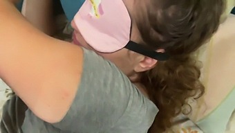 Mach Dich Bereit Für Einen Deepthroat-Weckruf Mit Pov-Ansicht