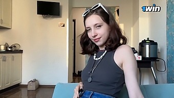 Sex Real Cu O Școlăriță Ucraineană În Video De Înaltă Definiție.